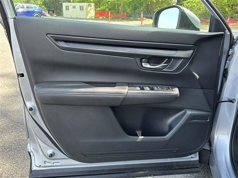 Used 2025 Honda CR-V LX image 11