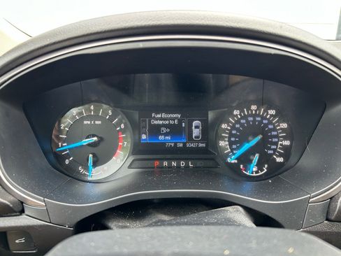 Used 2017 Ford Fusion SE FWD image 5