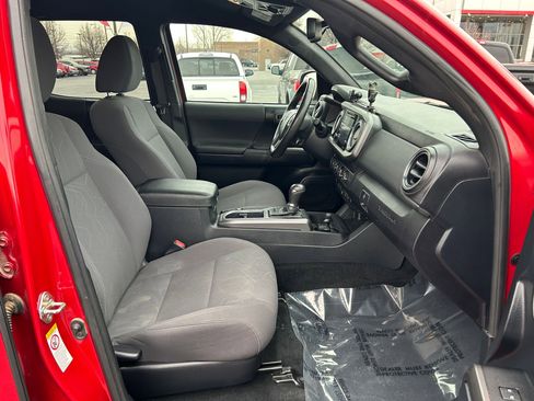 Certified 2019 Toyota Tacoma TRD Off-Road image 28