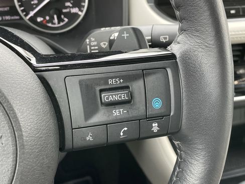 Used 2023 Nissan Rogue SL w/ SL Premium Package image 24