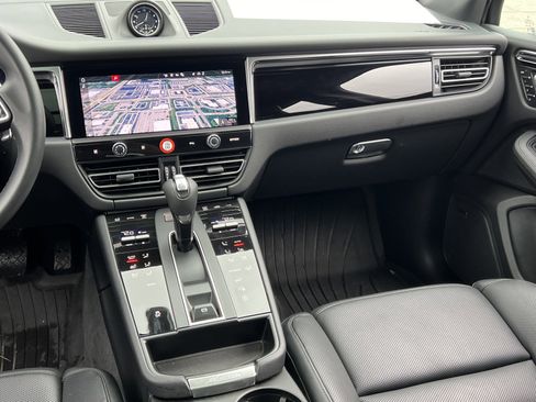 Certified 2025 Porsche Macan image 26
