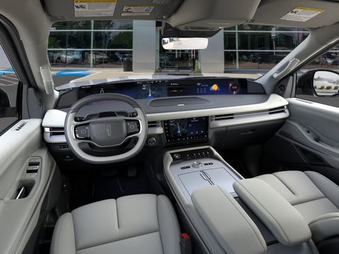 New 2026 Lincoln Navigator L Premier AWD/4WD image 9