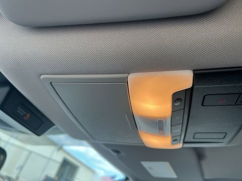 Used 2025 Nissan Rogue SV image 18