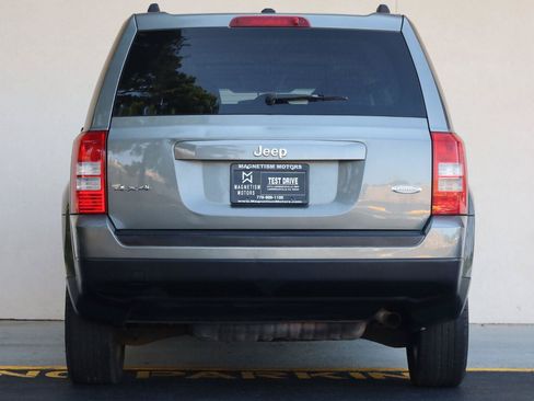 Used 2013 Jeep Patriot Latitude w/ Sun/Sound Group AWD/4WD image 9
