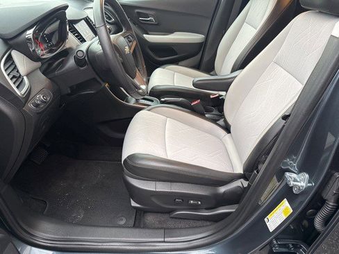 Certified 2022 Chevrolet Trax LT w/ LT Convenience Package image 14