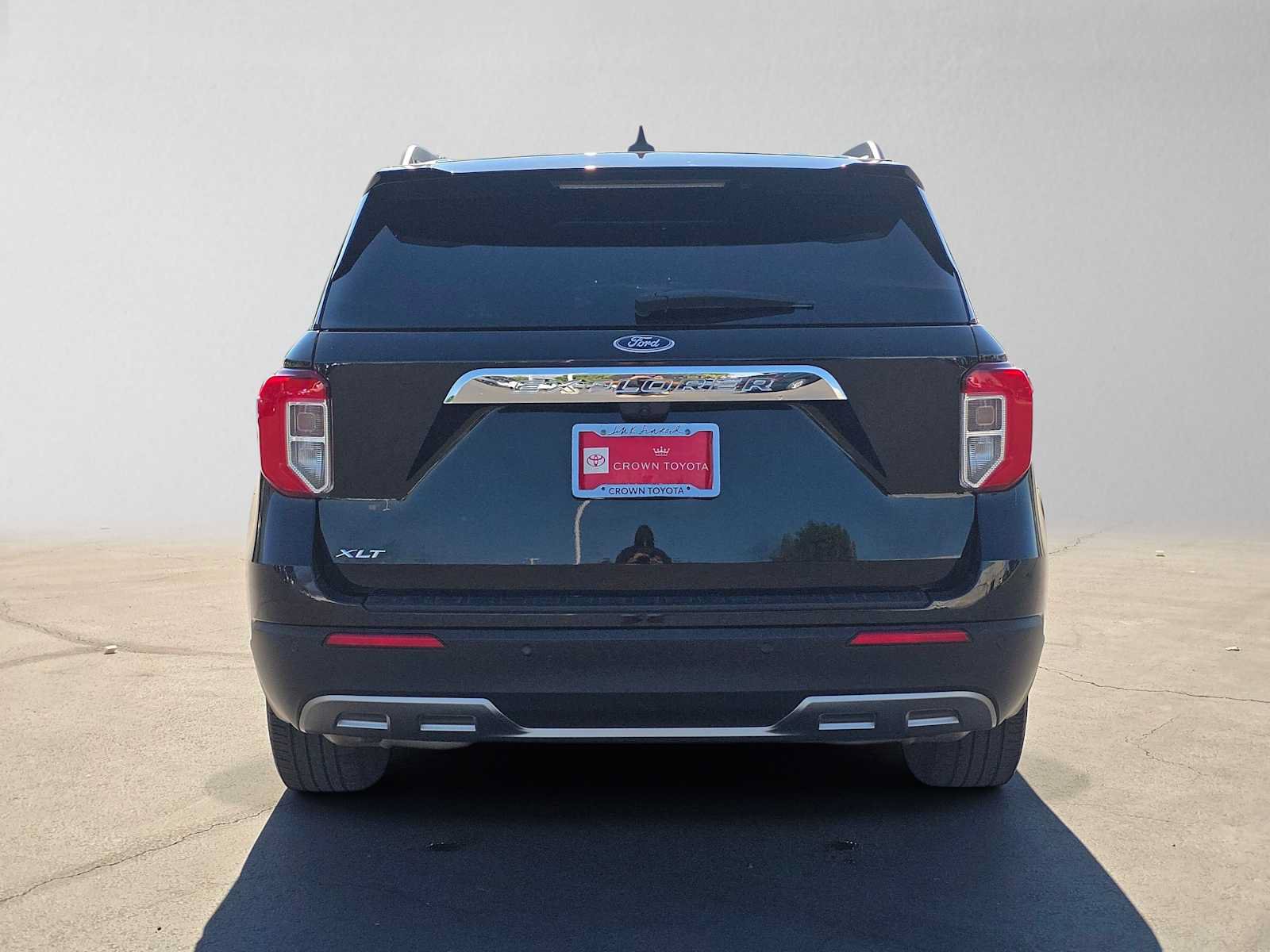 Used 2023 Ford Explorer XLT w/ Equipment Group 202A RWD image 4