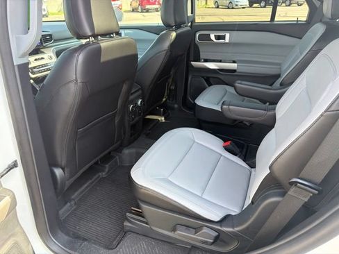 Used 2021 Ford Explorer XLT w/ Equipment Group 202A AWD/4WD image 19
