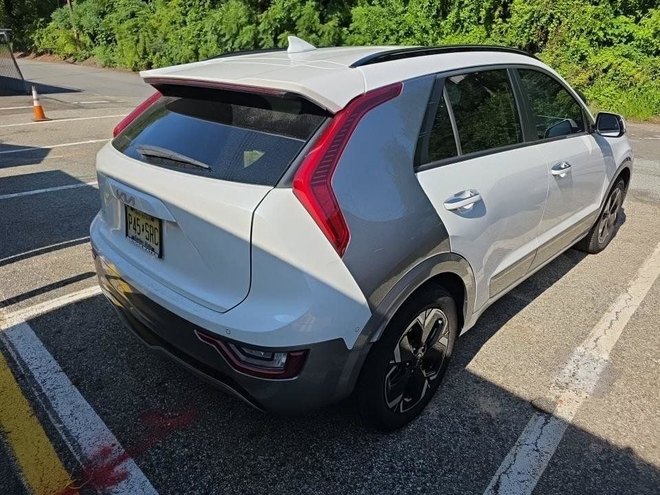 Certified 2023 Kia Niro Wave FWD image 6