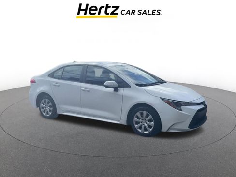 Used 2025 Toyota Corolla LE image 1