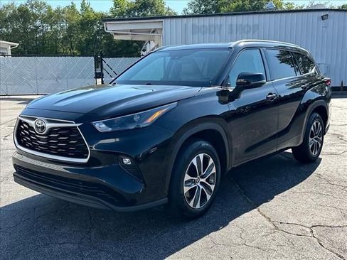 Used 2022 Toyota Highlander XLE FWD image 5