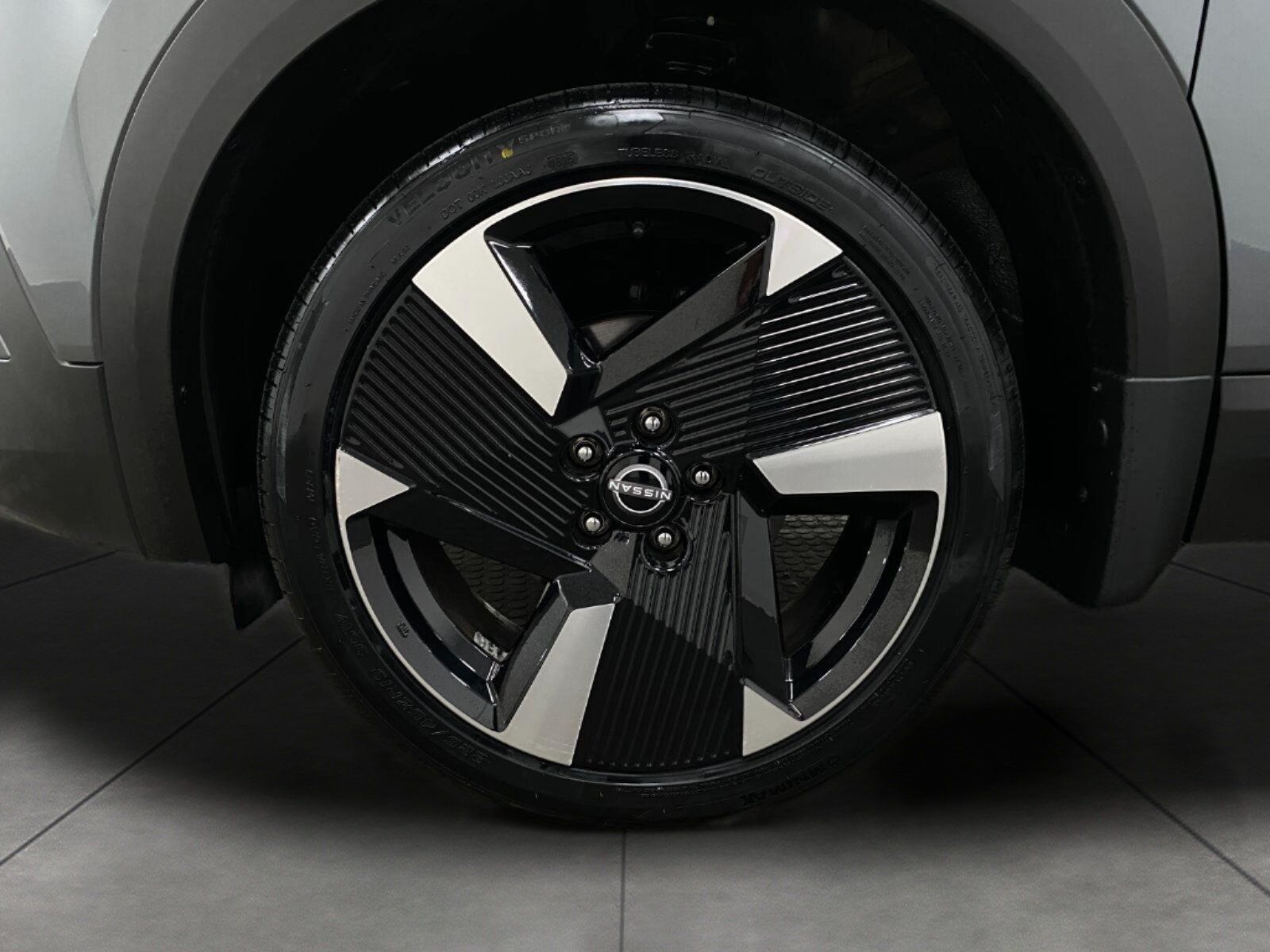 Certified 2025 Nissan Kicks SR AWD/4WD image 11
