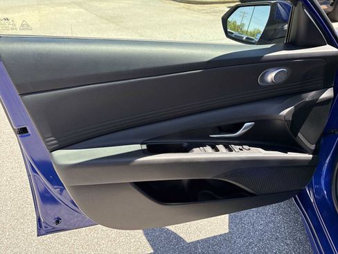 Used 2025 Hyundai Elantra SEL FWD image 23
