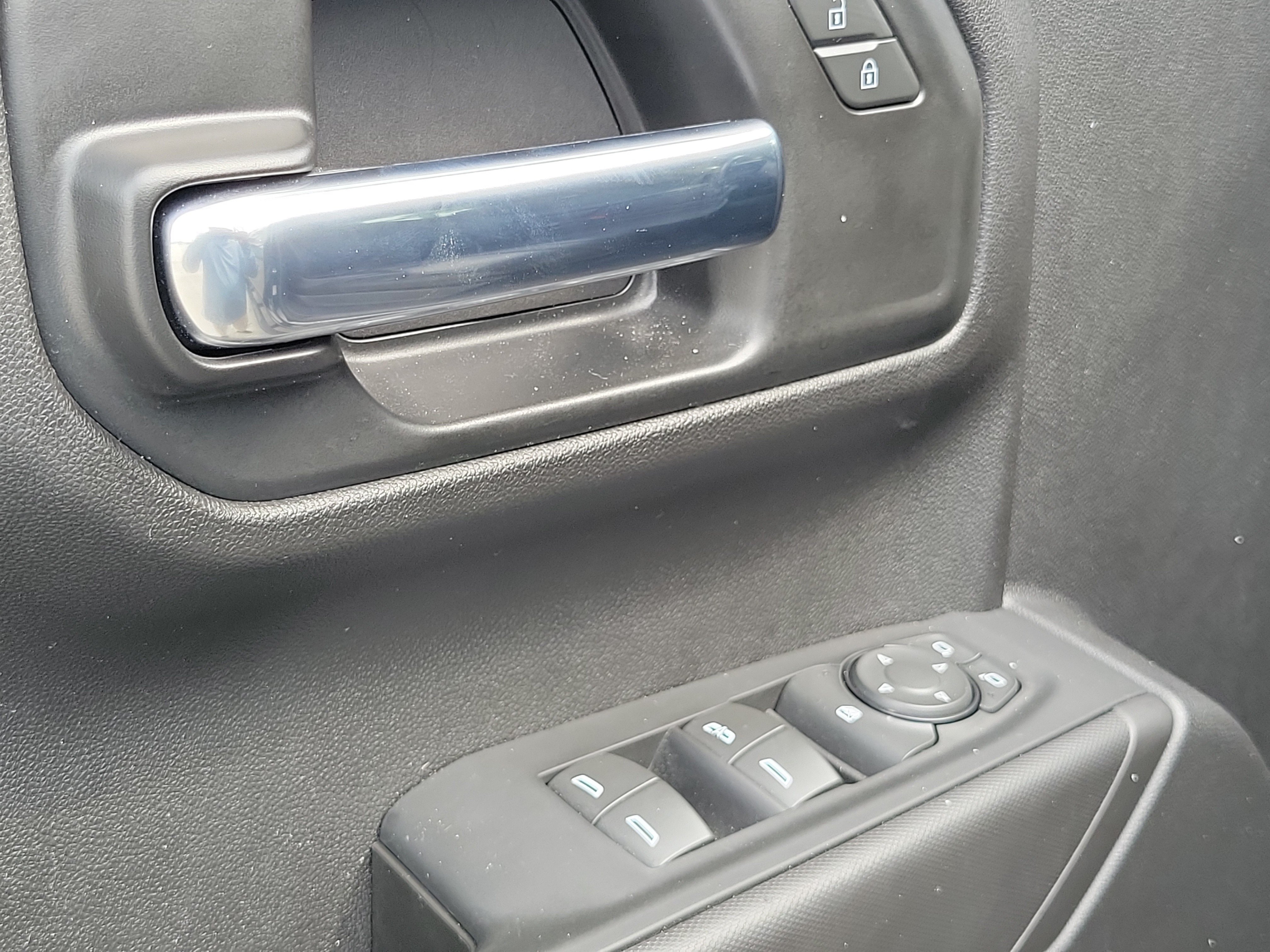 Used 2025 Chevrolet Silverado 1500 Custom w/ Turbomax Blackout Package RWD image 18