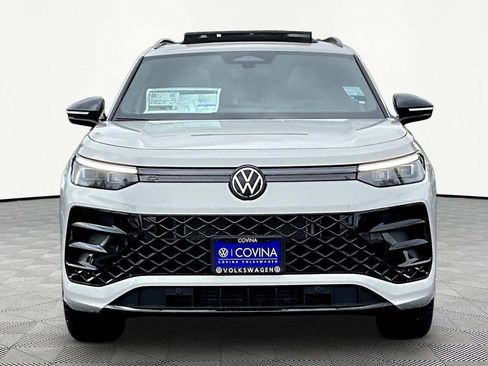 New 2026 Volkswagen Tiguan SE R-Line FWD image 2