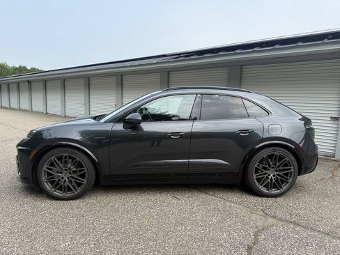 Certified 2025 Porsche Macan Turbo Electric AWD/4WD image 2