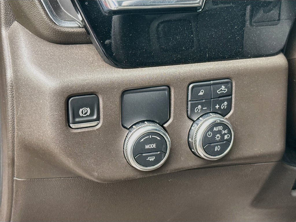 Used 2025 GMC Sierra 1500 SLT RWD image 11