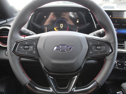 New 2026 Chevrolet Trax RS w/ Sunroof Package FWD image 15