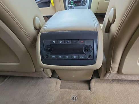 Used 2010 GMC Acadia SLT FWD image 25