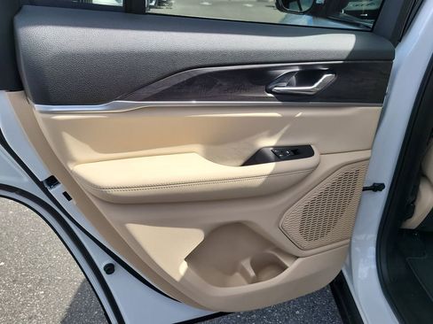 New 2025 Jeep Grand Cherokee Limited image 10