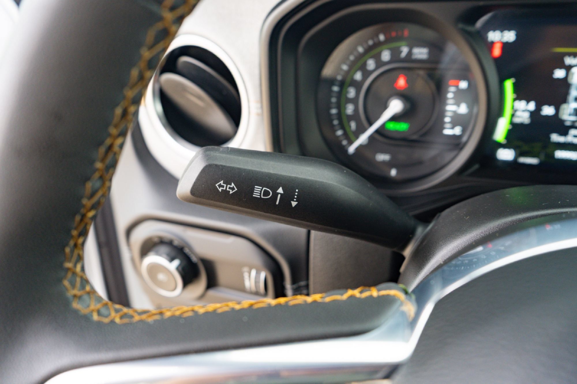 Used 2024 Jeep Wrangler Unlimited Sahara AWD/4WD image 18