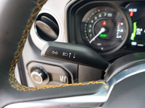 Used 2024 Jeep Wrangler Unlimited Sahara AWD/4WD image 18