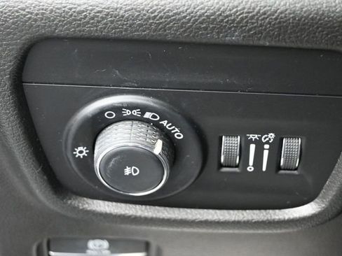 Used 2022 Jeep Grand Cherokee Limited image 35