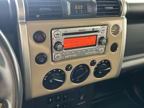 Used 2014 Toyota FJ Cruiser 4WD w/ Upgrade Package image 16