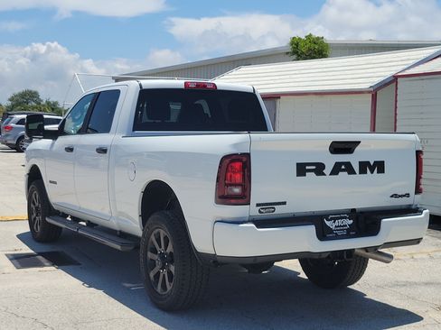 Used 2025 RAM 2500 Big Horn AWD/4WD image 3