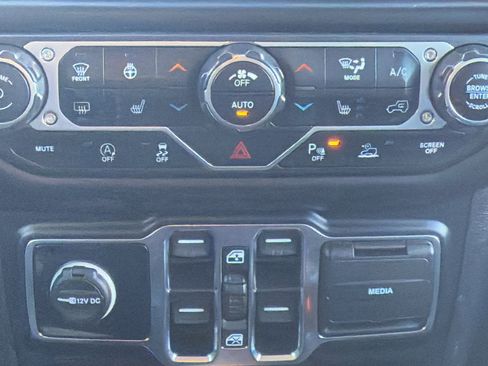 Certified 2022 Jeep Wrangler Unlimited Rubicon w/ Cold Weather Group image 23