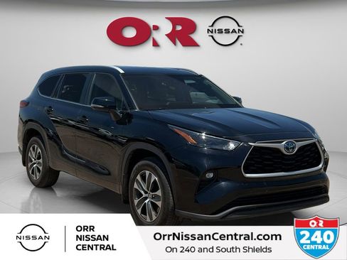 Used 2023 Toyota Highlander XLE AWD/4WD image 3