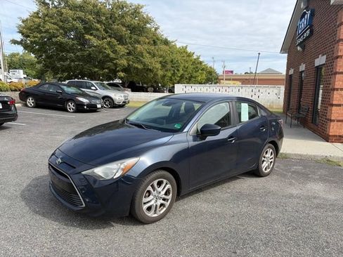 Used 2018 Toyota Yaris iA FWD image 2