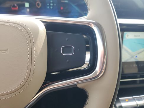 Used 2025 Lincoln Nautilus Premier image 26