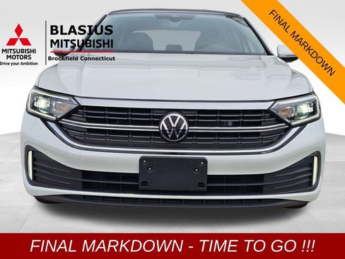 Used 2024 Volkswagen Jetta SEL image 3
