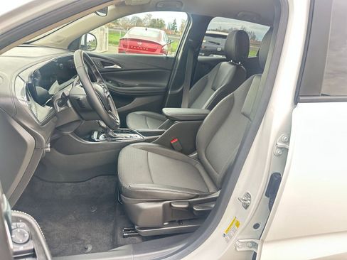 Used 2025 Buick Encore GX Preferred image 36