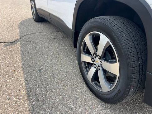 Used 2023 Chevrolet Traverse LT w/ LT Premium Package AWD/4WD image 27