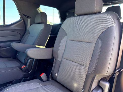 Used 2023 Chevrolet Traverse LT image 16