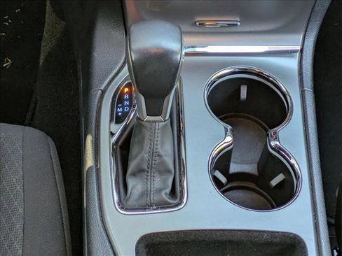 Used 2020 Jeep Grand Cherokee Laredo w/ 18" Wheel & 8.4" Radio Group image 13