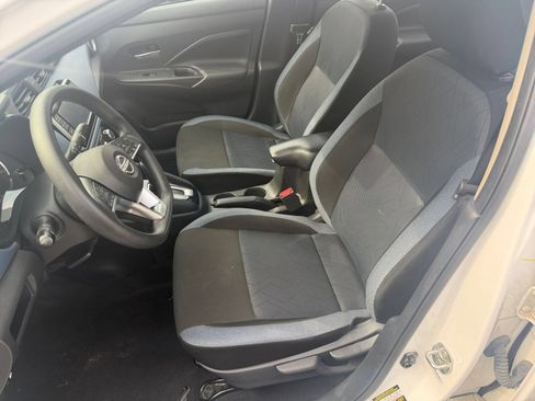 Used 2025 Nissan Versa SV FWD image 34