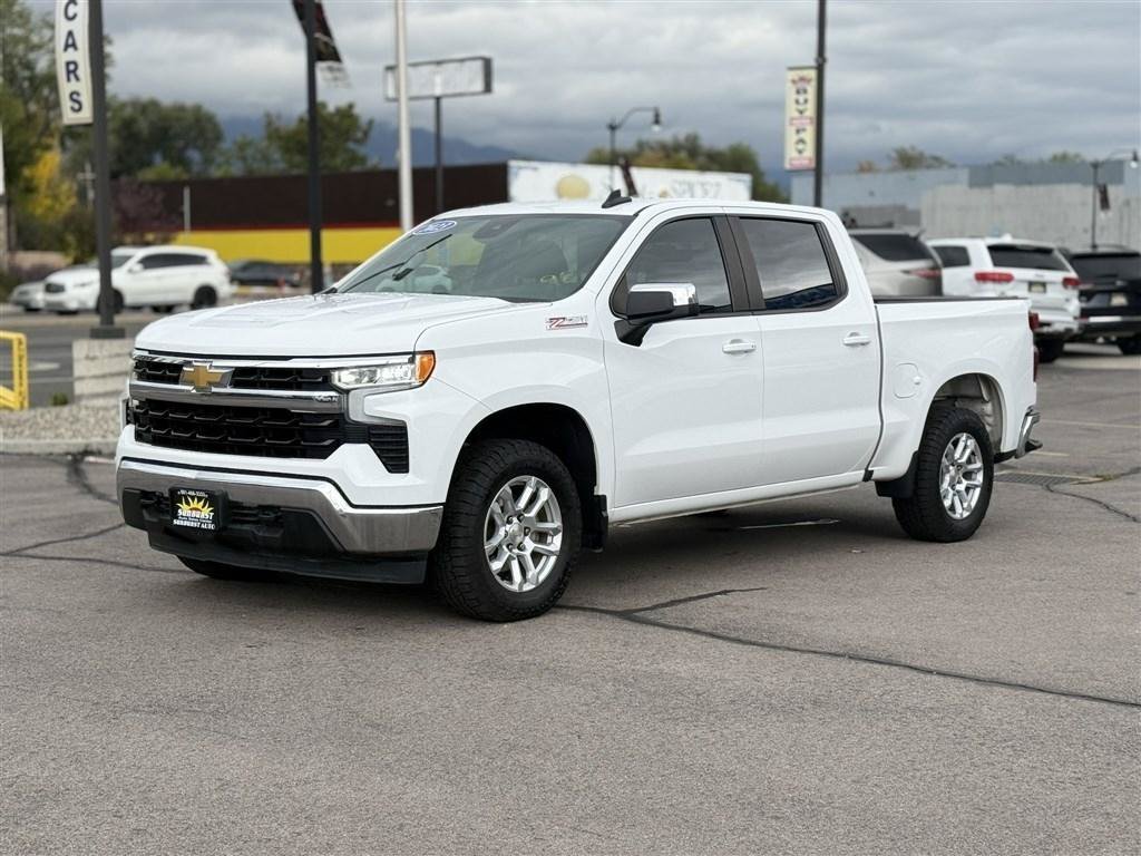 Used 2023 Chevrolet Silverado 1500 LT w/ Z71 Off-Road Package AWD/4WD image 3