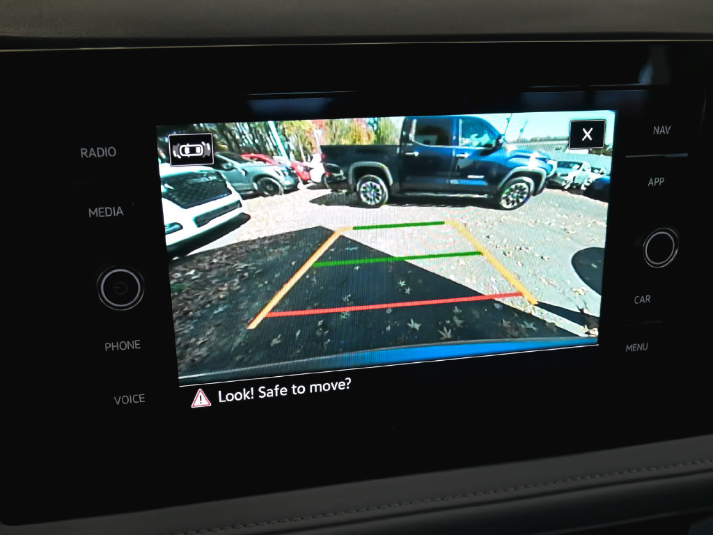 Used 2025 Volkswagen Taos SEL AWD/4WD image 19