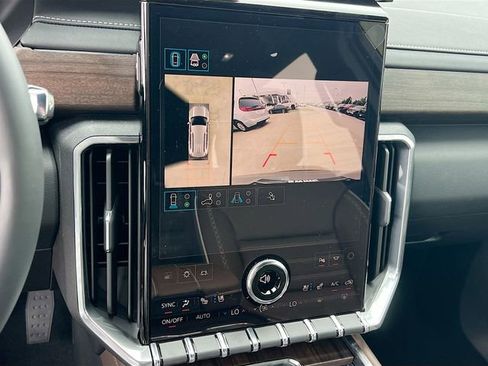 New 2026 GMC Acadia Denali Ultimate AWD/4WD image 9