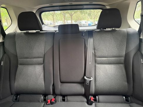 Used 2025 Nissan Rogue SV FWD image 36