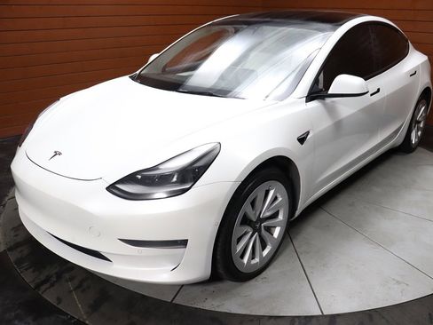 Used 2022 Tesla Model 3 image 6