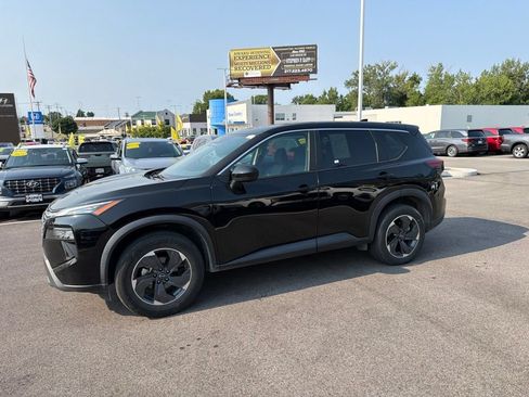 Used 2024 Nissan Rogue SV FWD image 6