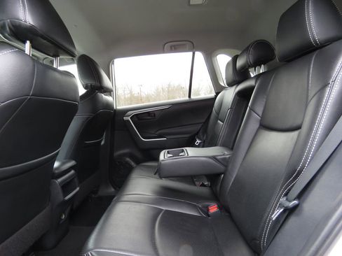 Used 2019 Toyota RAV4 LE image 19