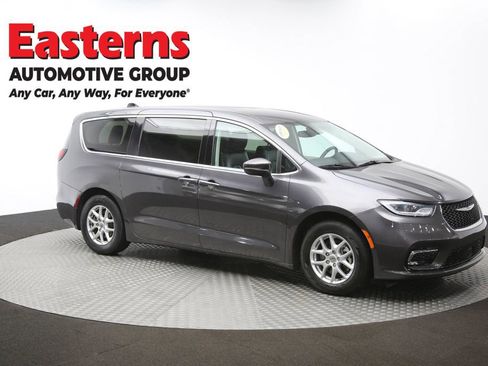 Used 2023 Chrysler Pacifica Touring-L image 49