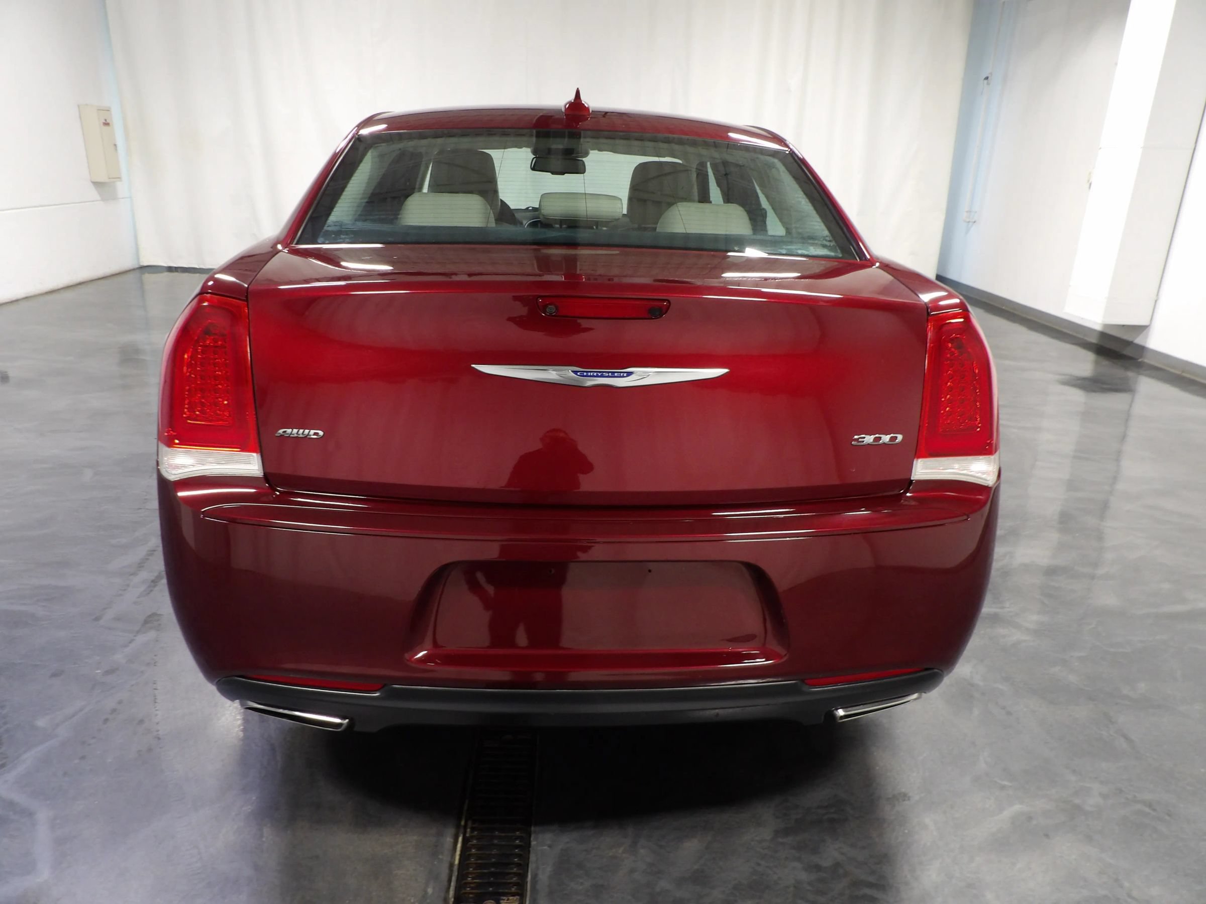 Used 2018 Chrysler 300 Touring L AWD/4WD image 6