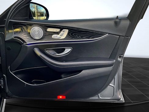 Used 2018 Mercedes-Benz E 300 4MATIC w/ Premium 1 Package image 28