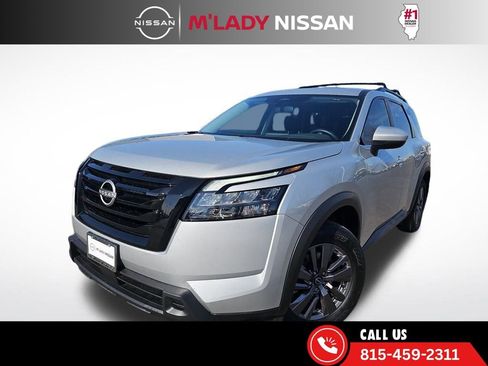 Used 2023 Nissan Pathfinder SV w/ SV Premium Package image 2