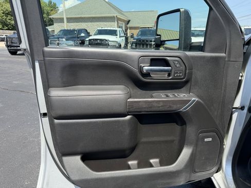 Used 2020 Chevrolet Silverado 2500 LTZ AWD/4WD image 11